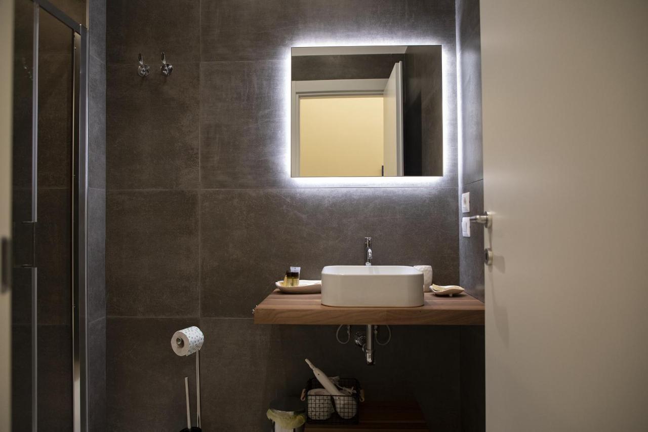 South Hands Luxury Rooms نابولي المظهر الخارجي الصورة