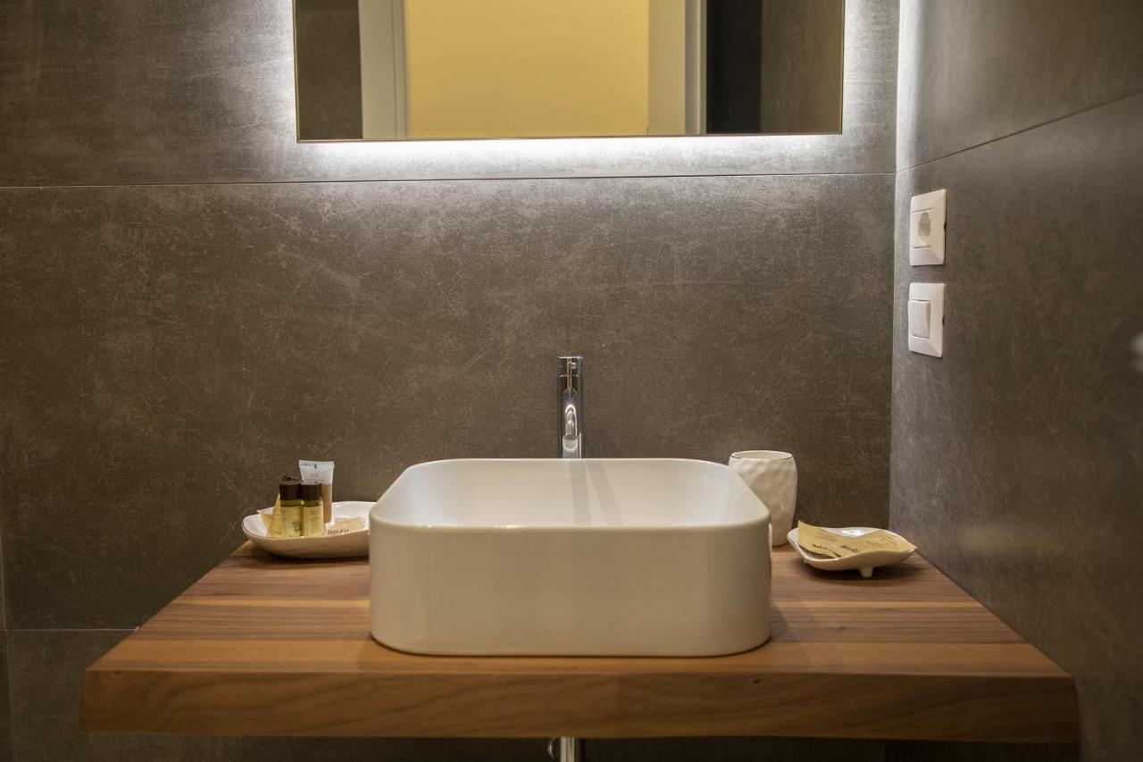 South Hands Luxury Rooms نابولي المظهر الخارجي الصورة